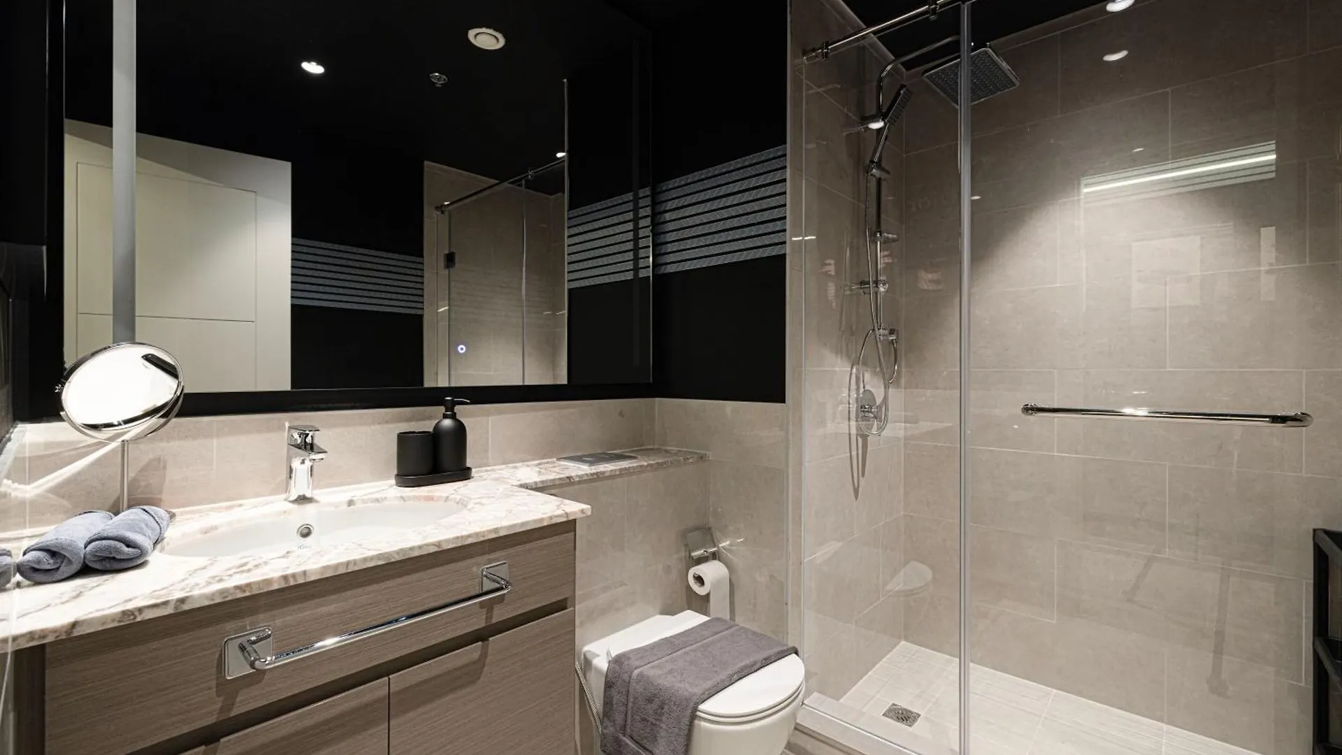 Kabene Exotic, Burj Khalifa & Fountain View, 5 Starts, 4 Bedroom, Best In Dubai